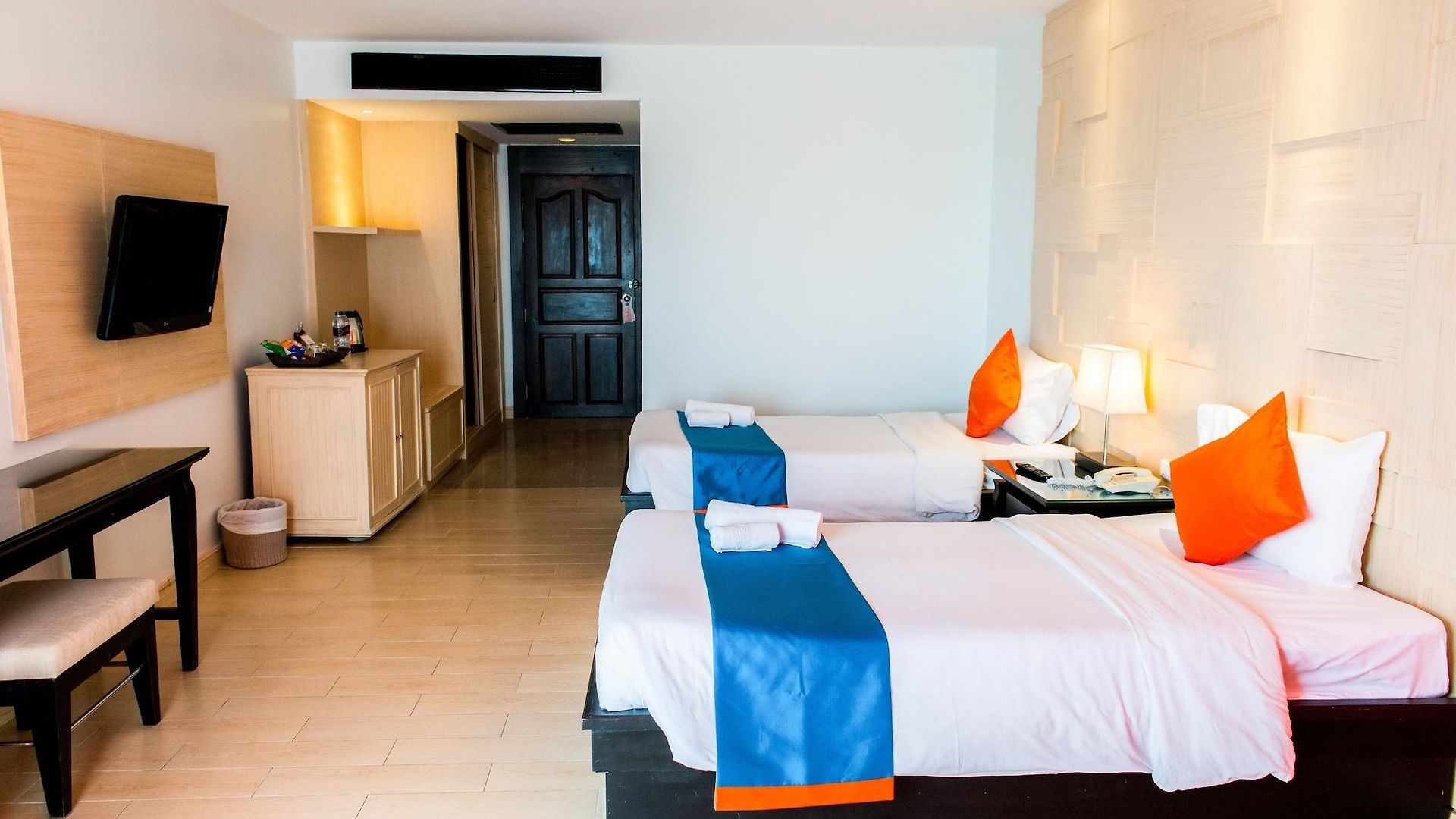 Sea Breeze Jomtien โรงแรม