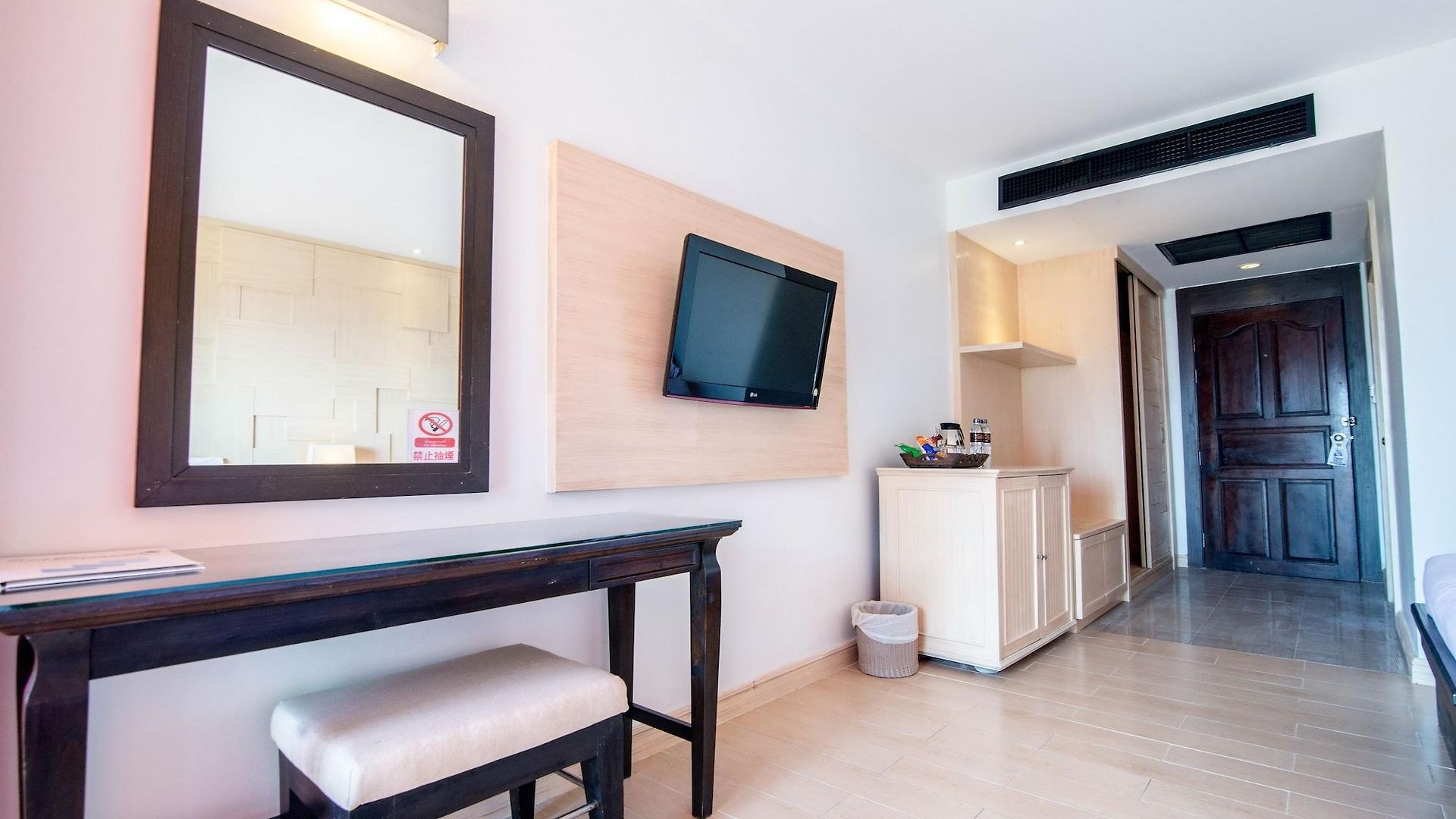 Sea Breeze Jomtien 4*