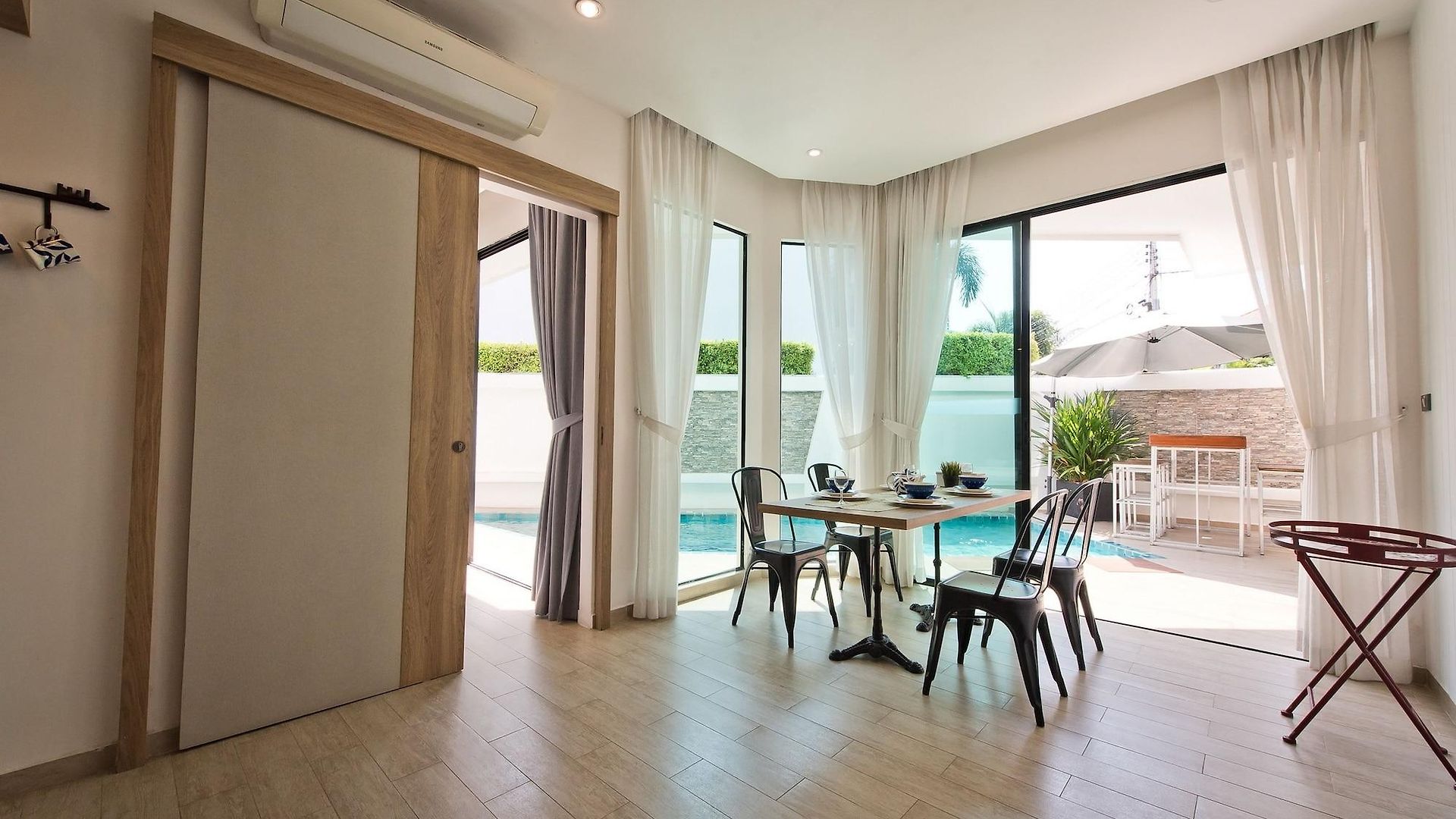 Tropicana Pool โรงแรม Pattaya