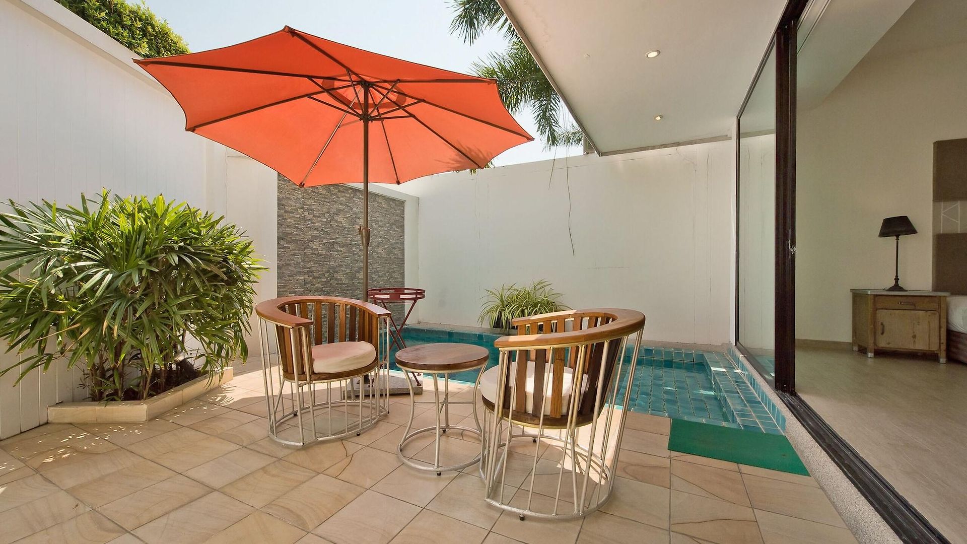 Tropicana Pool *