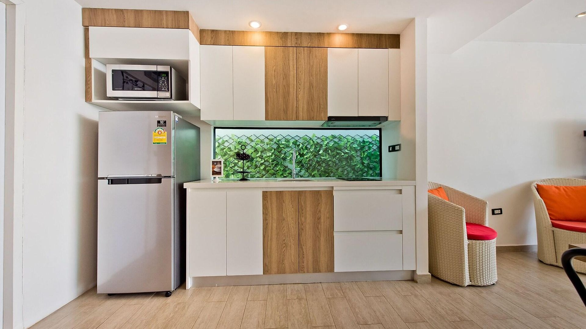 Tropicana Pool โรงแรม *