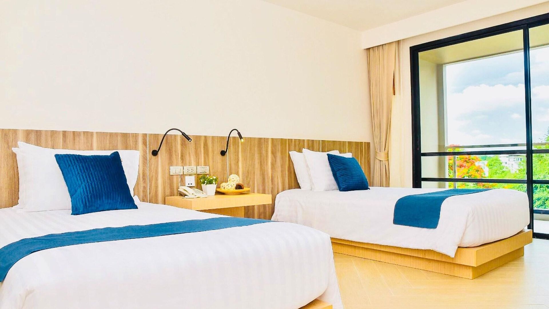 โกลเดน ทิวลิป พัทยา บีช รีสอร์ต โรงแรม 5*
