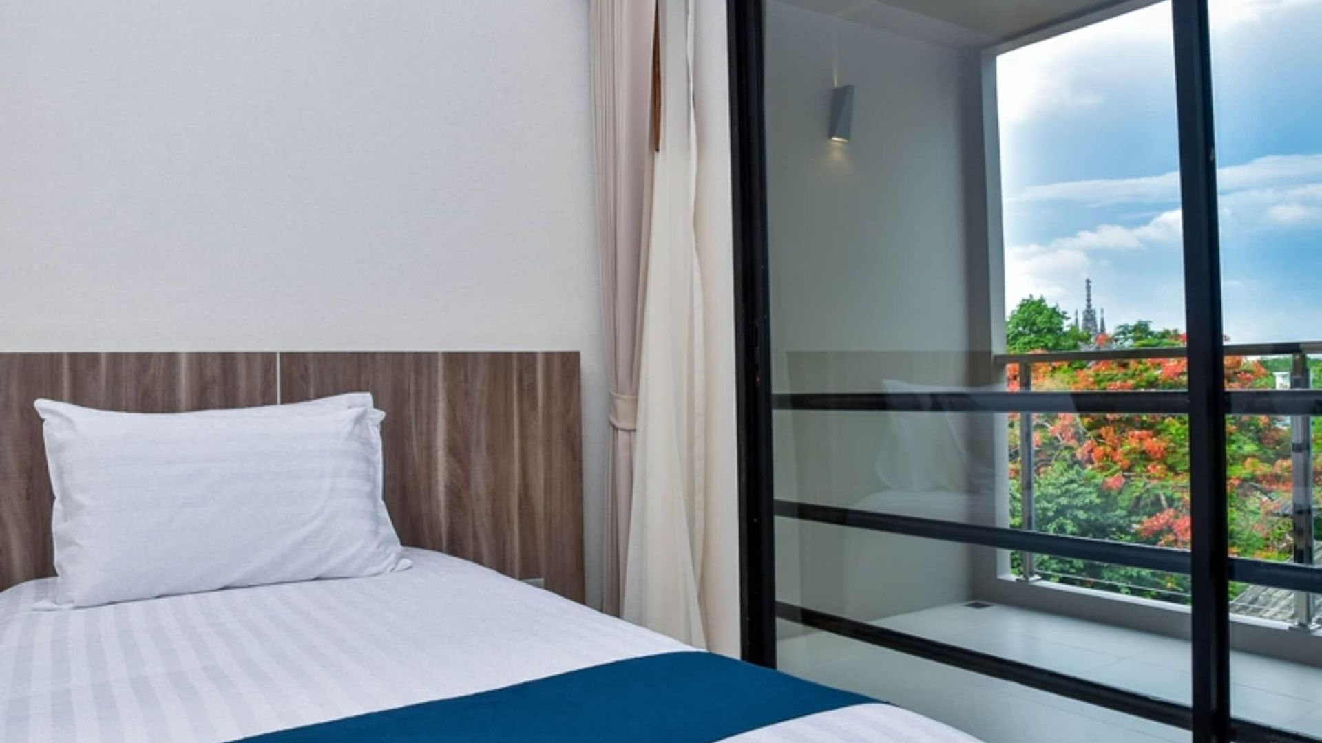 โกลเดน ทิวลิป พัทยา บีช รีสอร์ต โรงแรม 5*