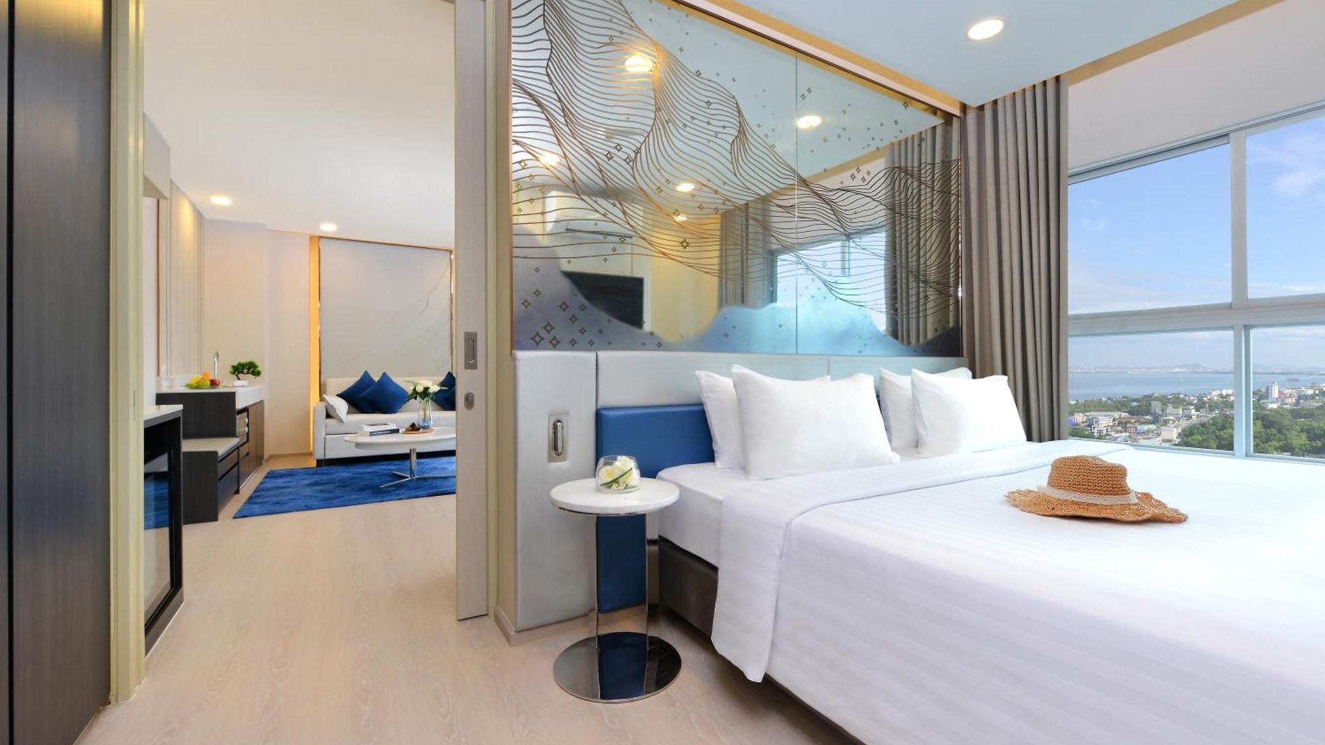โรงแรม Centre Point Prime 5*