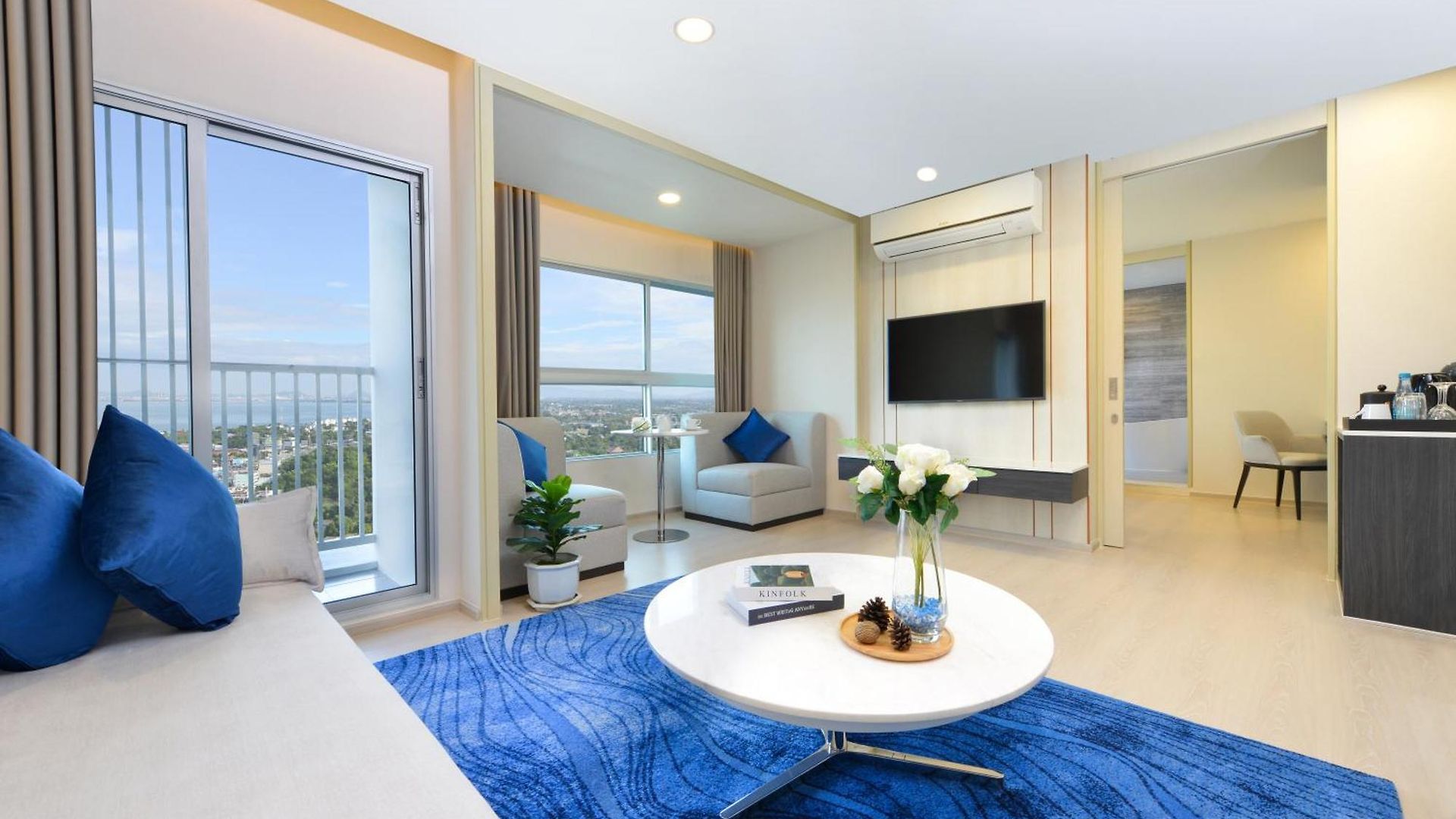 โรงแรม Centre Point Prime 5*