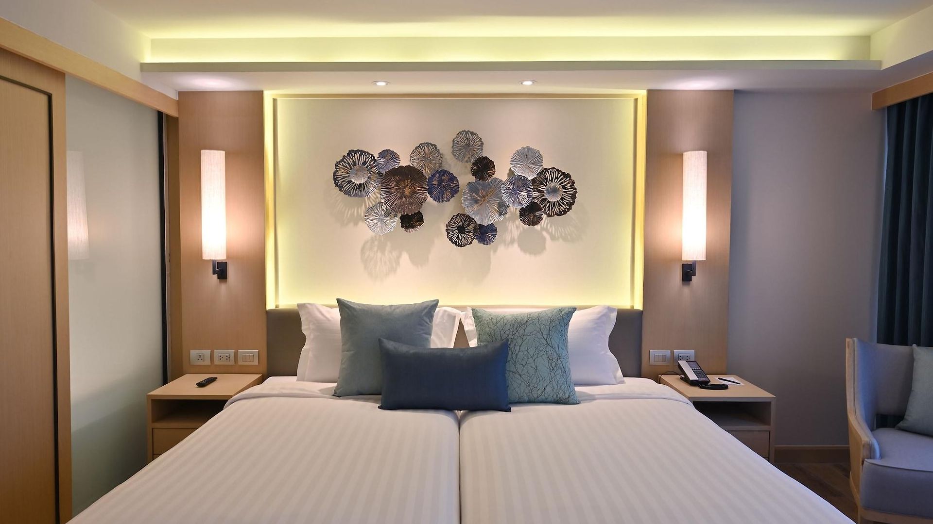 โรงแรม M - Sha Extra 4*