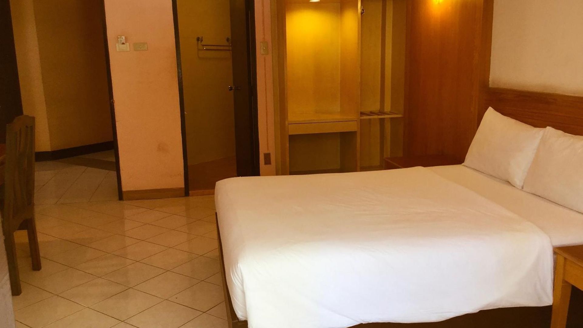 พัทยา แอท ไนน์ โรงแรม 2*