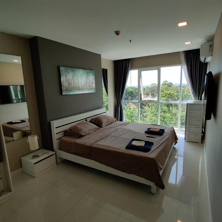 One Tower Seaview 64 *