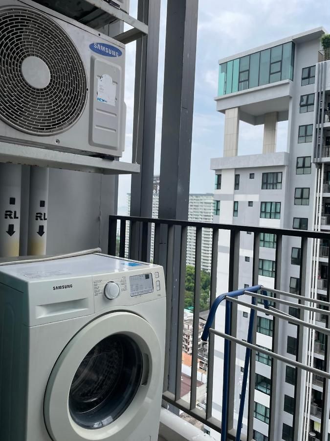 The Base Central ถูกและดี Aparthotel