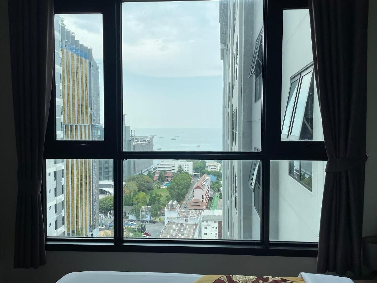 Aparthotel The Base Central ถูกและดี Pattaya