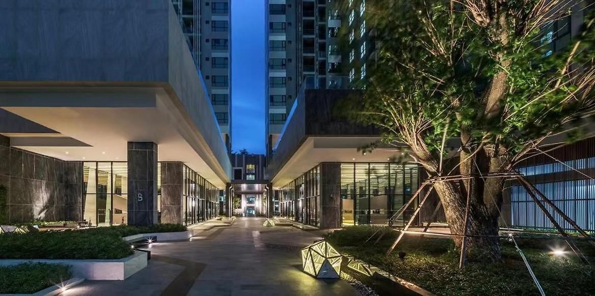 The Base Central ถูกและดี Aparthotel