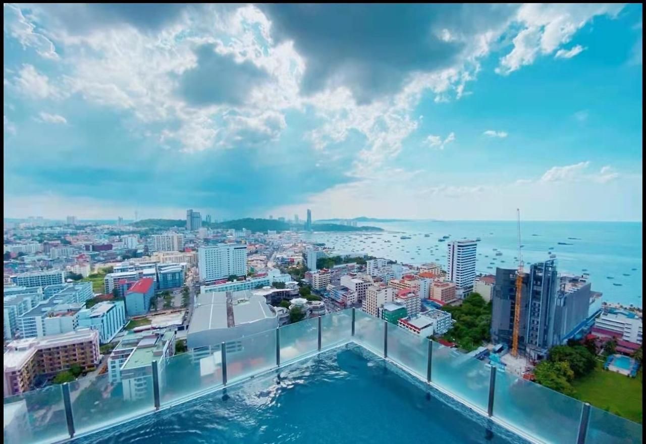 The Base Central ถูกและดี * Pattaya