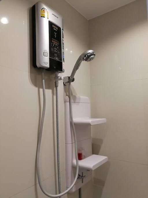Aparthotel The Base Central ถูกและดี