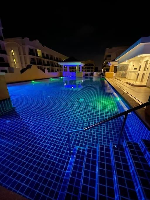 อพาร์ทเม้น Exclusive Arcadia - Amazing Pools & Gardens, Gym, Sauna, Waterfalls, Jacuzzi, Fast Internet