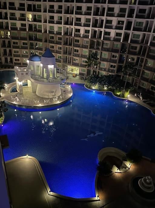 อพาร์ทเม้น Exclusive Arcadia - Amazing Pools & Gardens, Gym, Sauna, Waterfalls, Jacuzzi, Fast Internet *