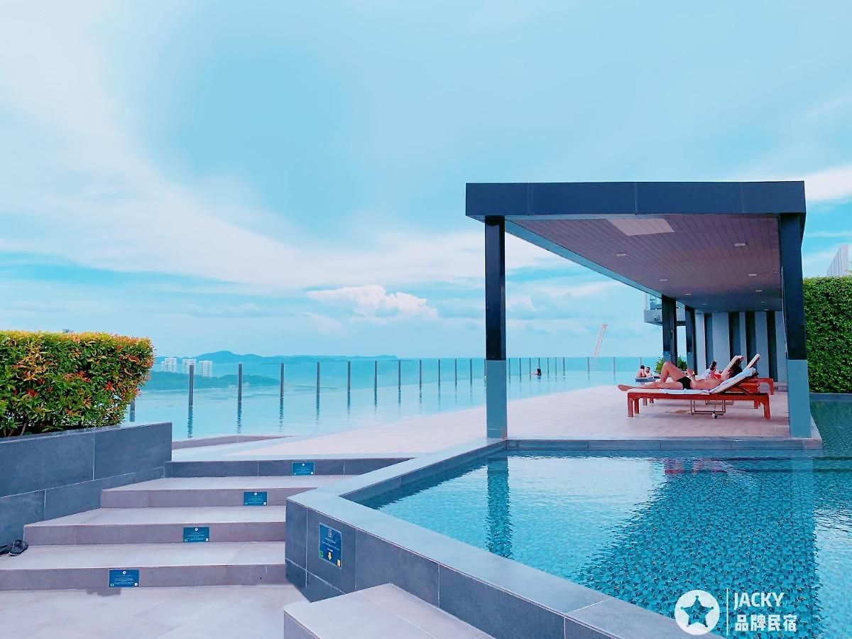 อพาร์ทเม้น The Base Sea View