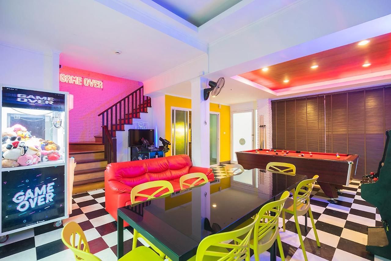 วันหยุดที่บ้าน Game Over Pool 4b Walking Street 2 Km Pattaya