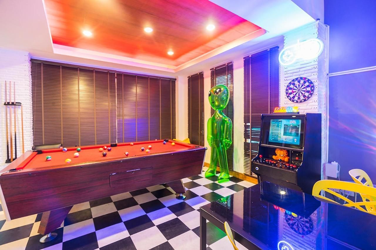 วันหยุดที่บ้าน Game Over Pool 4b Walking Street 2 Km *