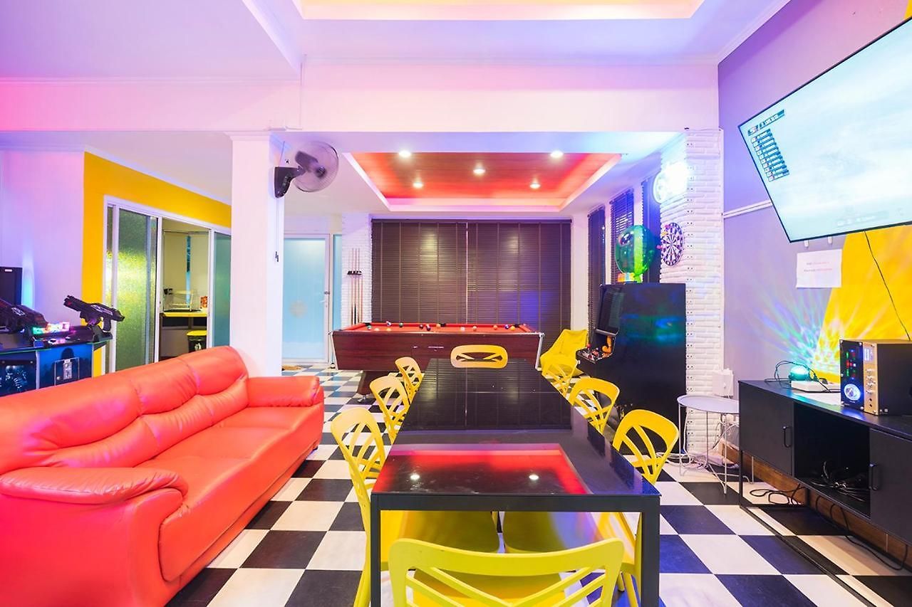วันหยุดที่บ้าน Game Over Pool 4b Walking Street 2 Km