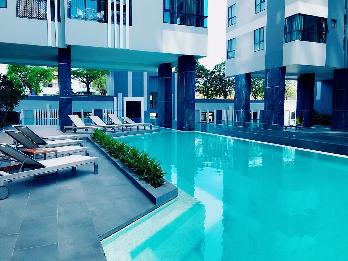อพาร์ทเม้น The Base Sea View *