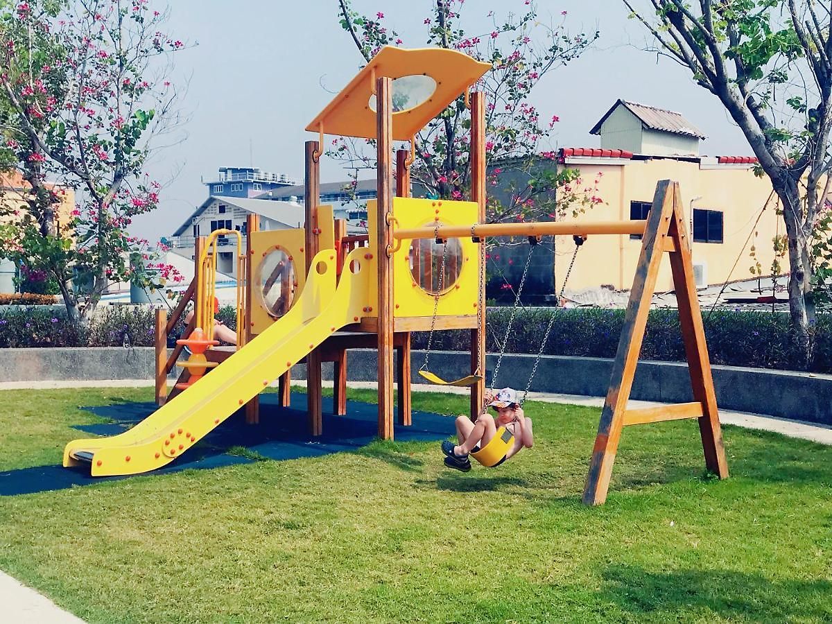 อพาร์ทเม้น The Base Sea View *