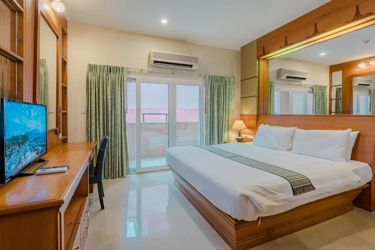 เดอะ ไวท์เฮาส์ คอนโดเทล อพาร์ตโฮเทล Pattaya