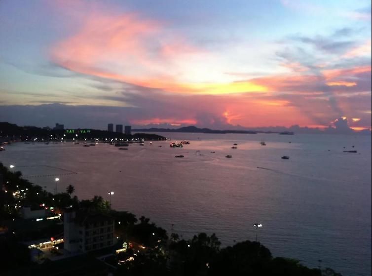 Great Location With Infinity Pool - * Pattaya