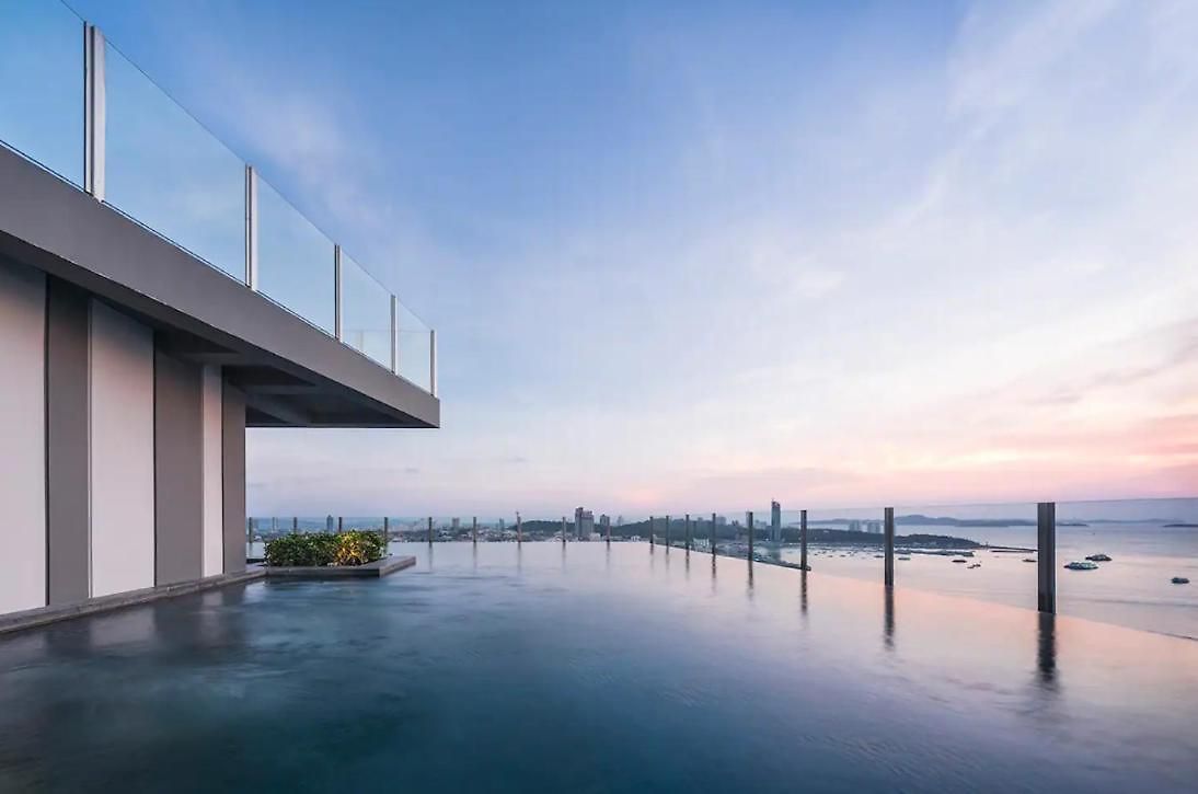 -amazing Location With Infinity Pool *
