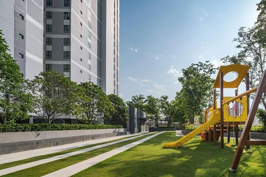The Base Center Of Rooftop Swimming Pool Apartment *