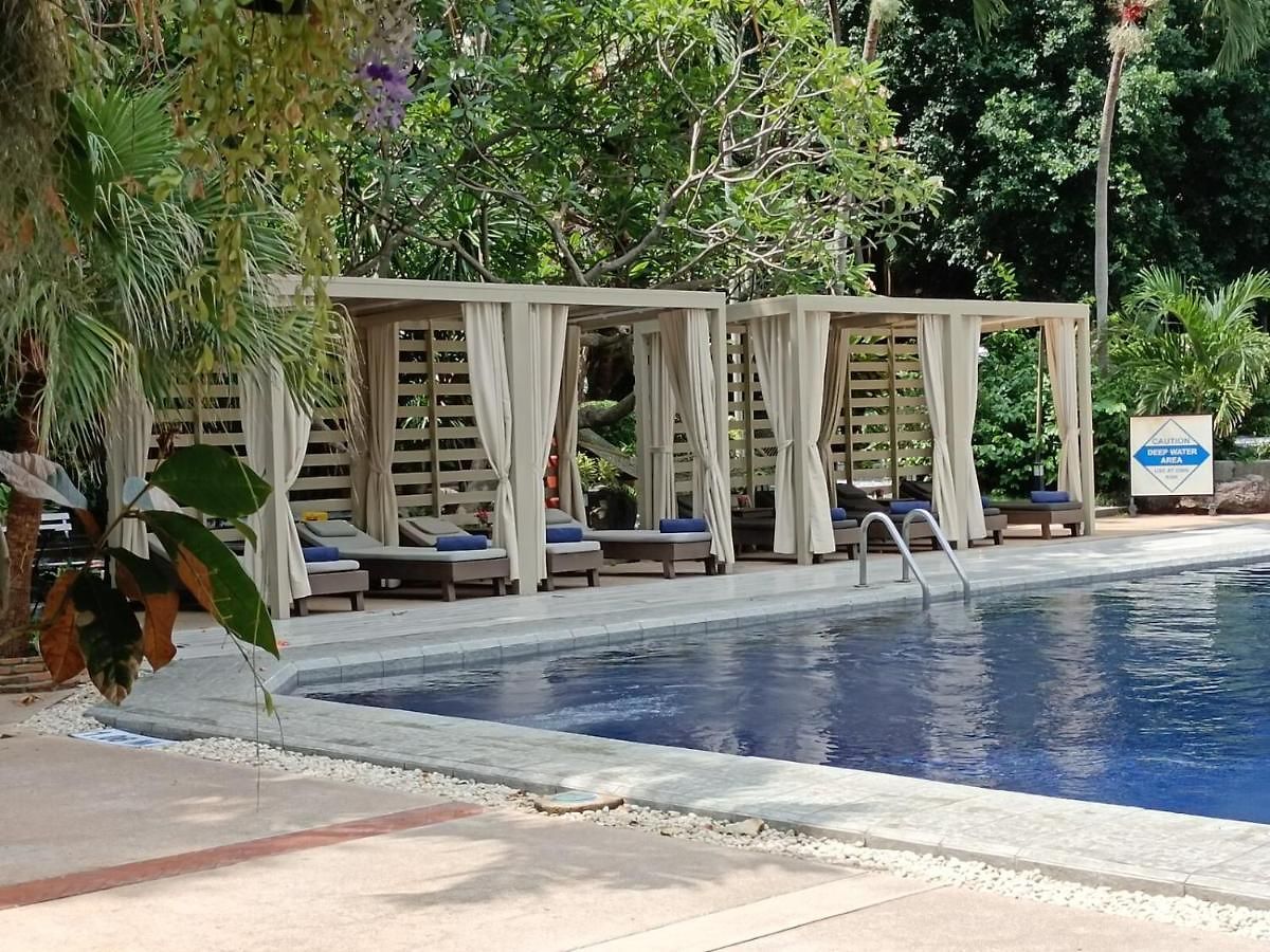 Let's Hyde & - Pool โรงแรม