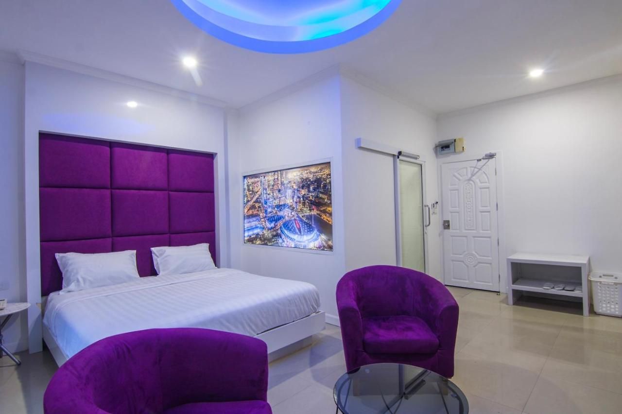 Titanic Residence-7 Minute Walk To The โรงแรม Pattaya