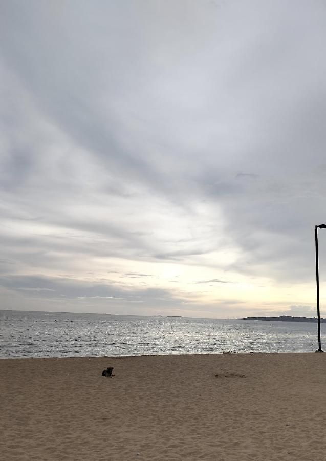 Titanic Residence-7 Minute Walk To The โรงแรม Pattaya