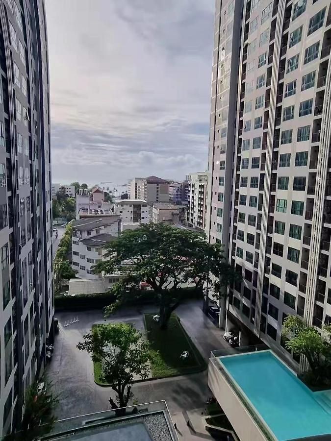 泰国the Base无边游泳池公寓