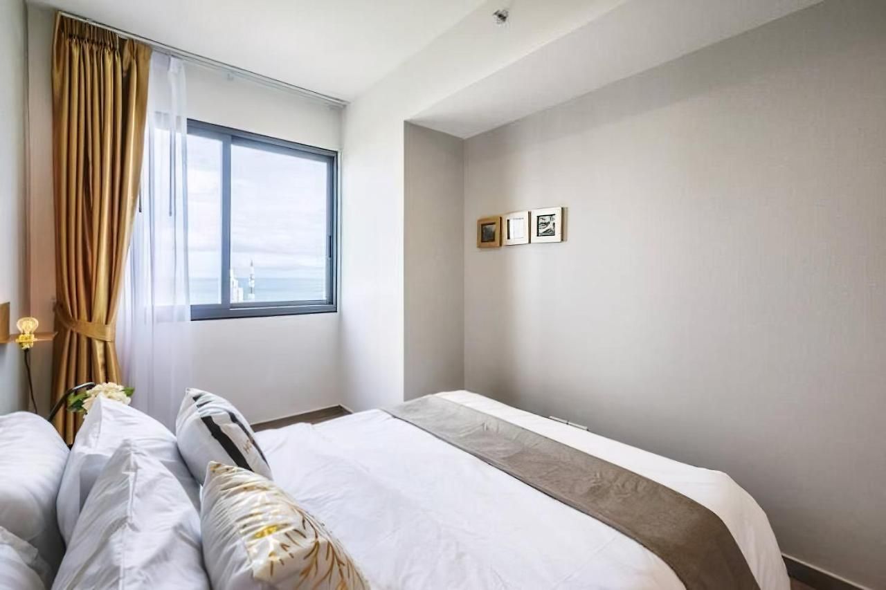 Unixx Splendid Seaview อพาร์ทเม้น *