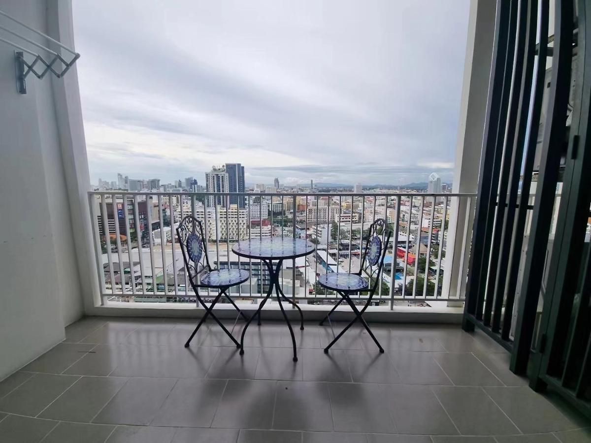 อพาร์ทเม้น The Base Central Infinity Pool