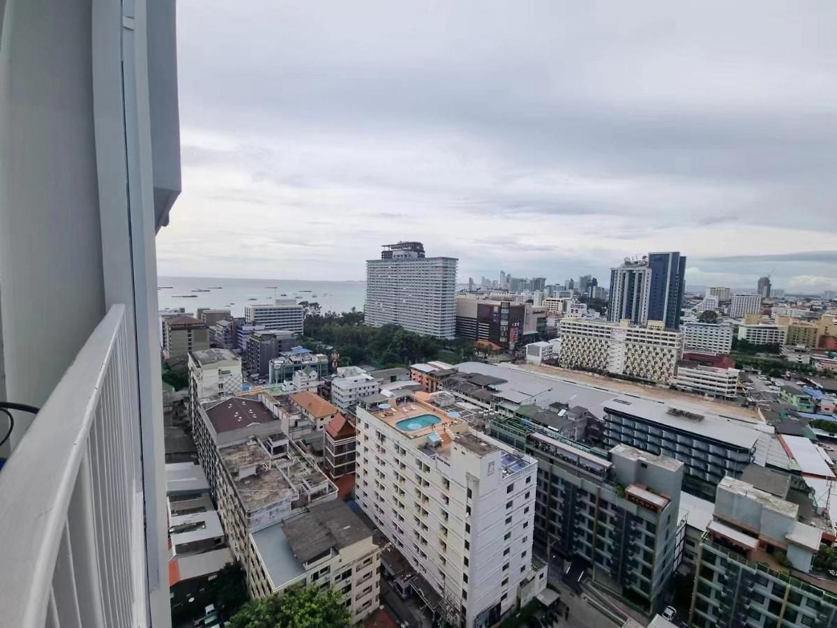 The Base Central Infinity Pool อพาร์ทเม้น *