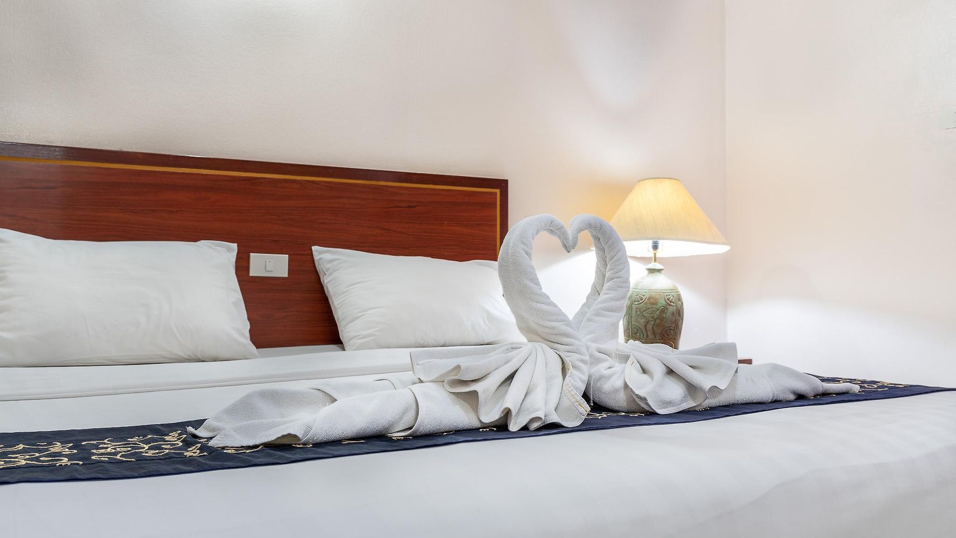 โรงแรม Eastiny Place 3*