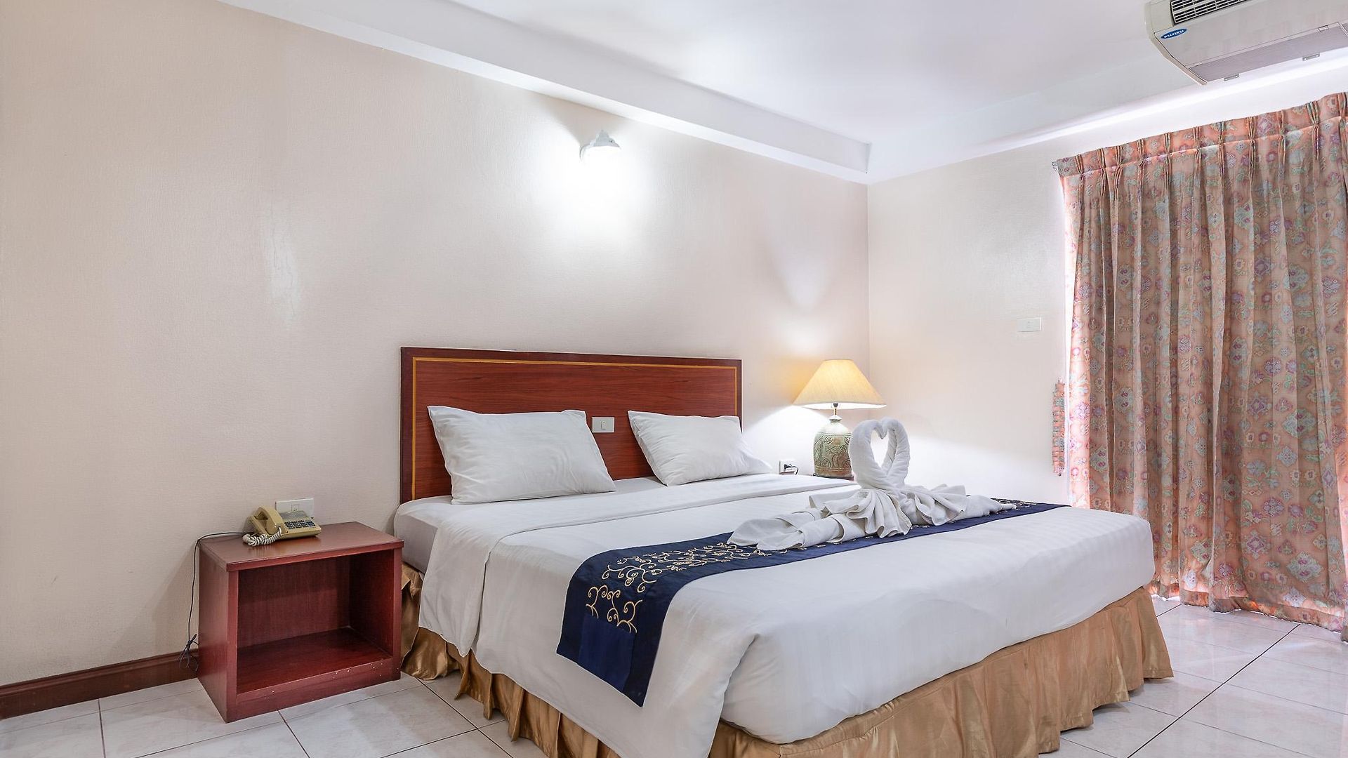 โรงแรม Eastiny Place