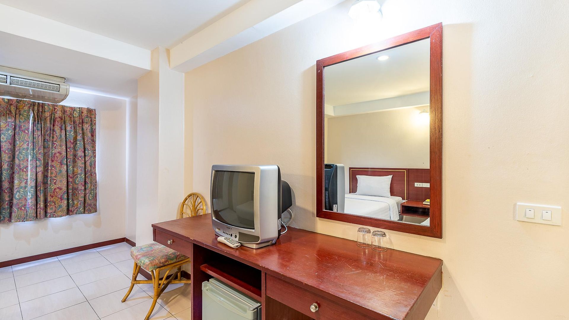 โรงแรม Eastiny Place 3*