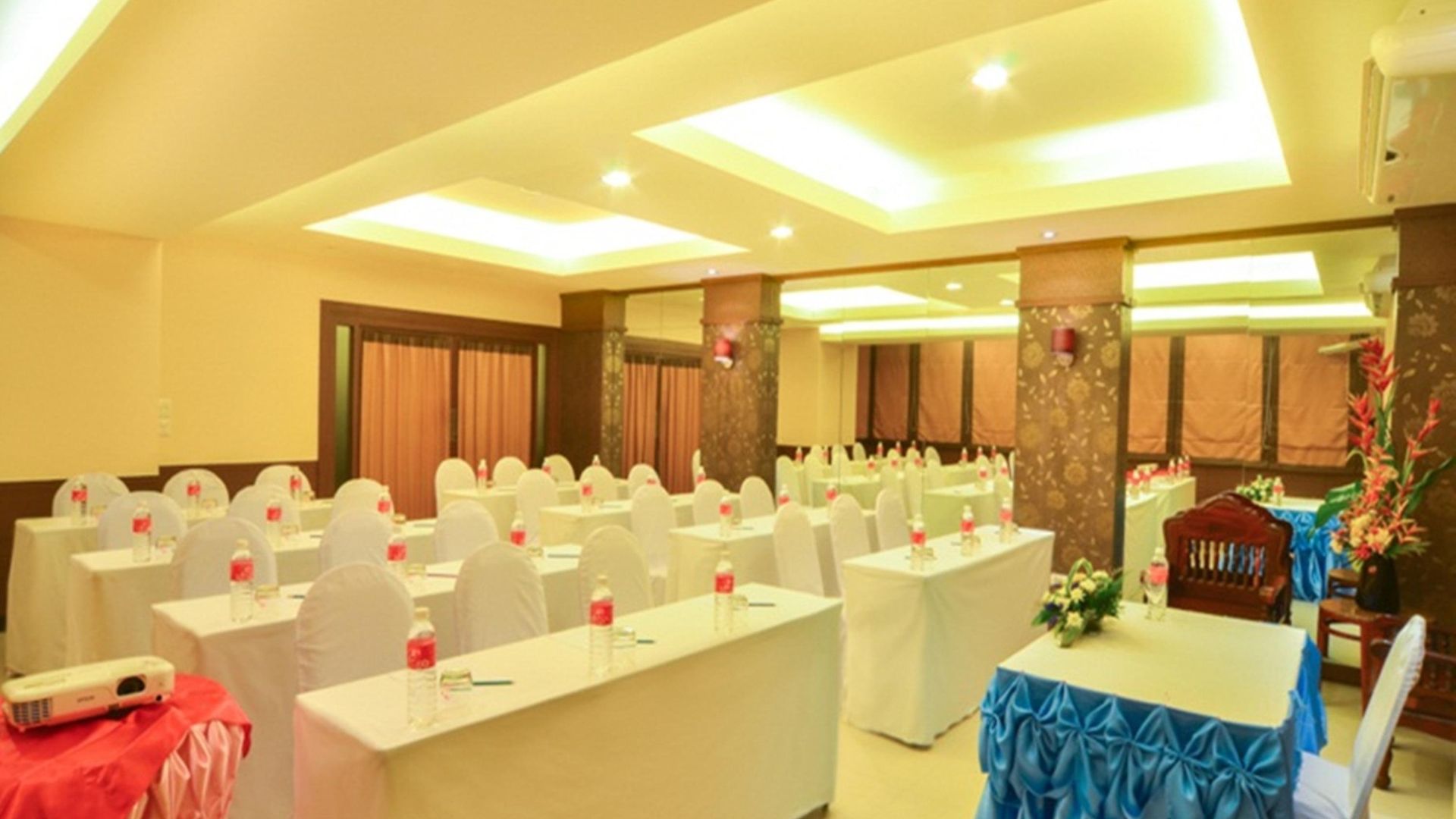 Eastiny Place โรงแรม