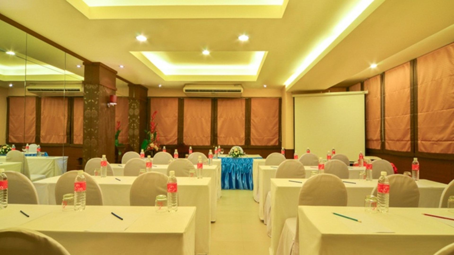 Eastiny Place โรงแรม
