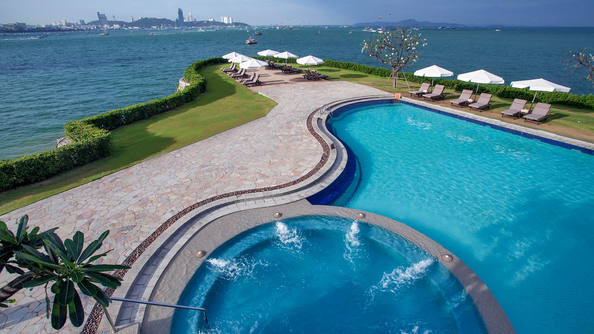 Dusit Thani 5* Pattaya