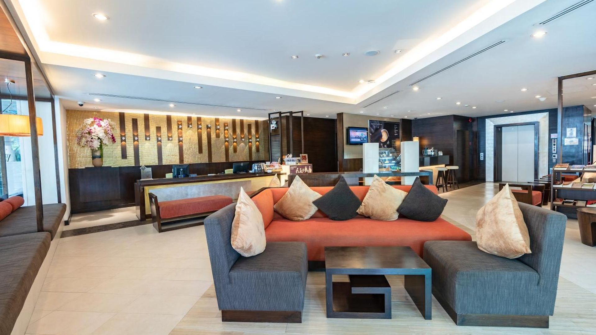 โรงแรม A-one 4*