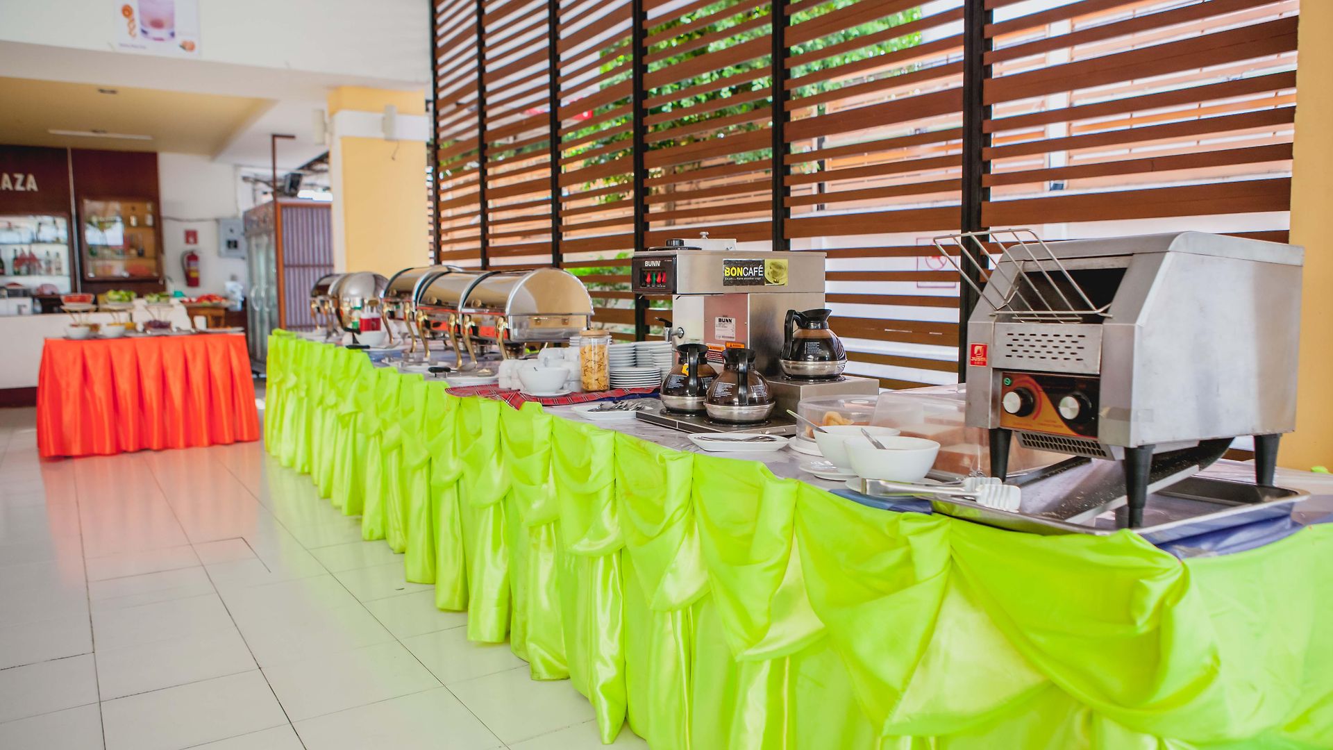 Eastiny Plaza โรงแรม 3*