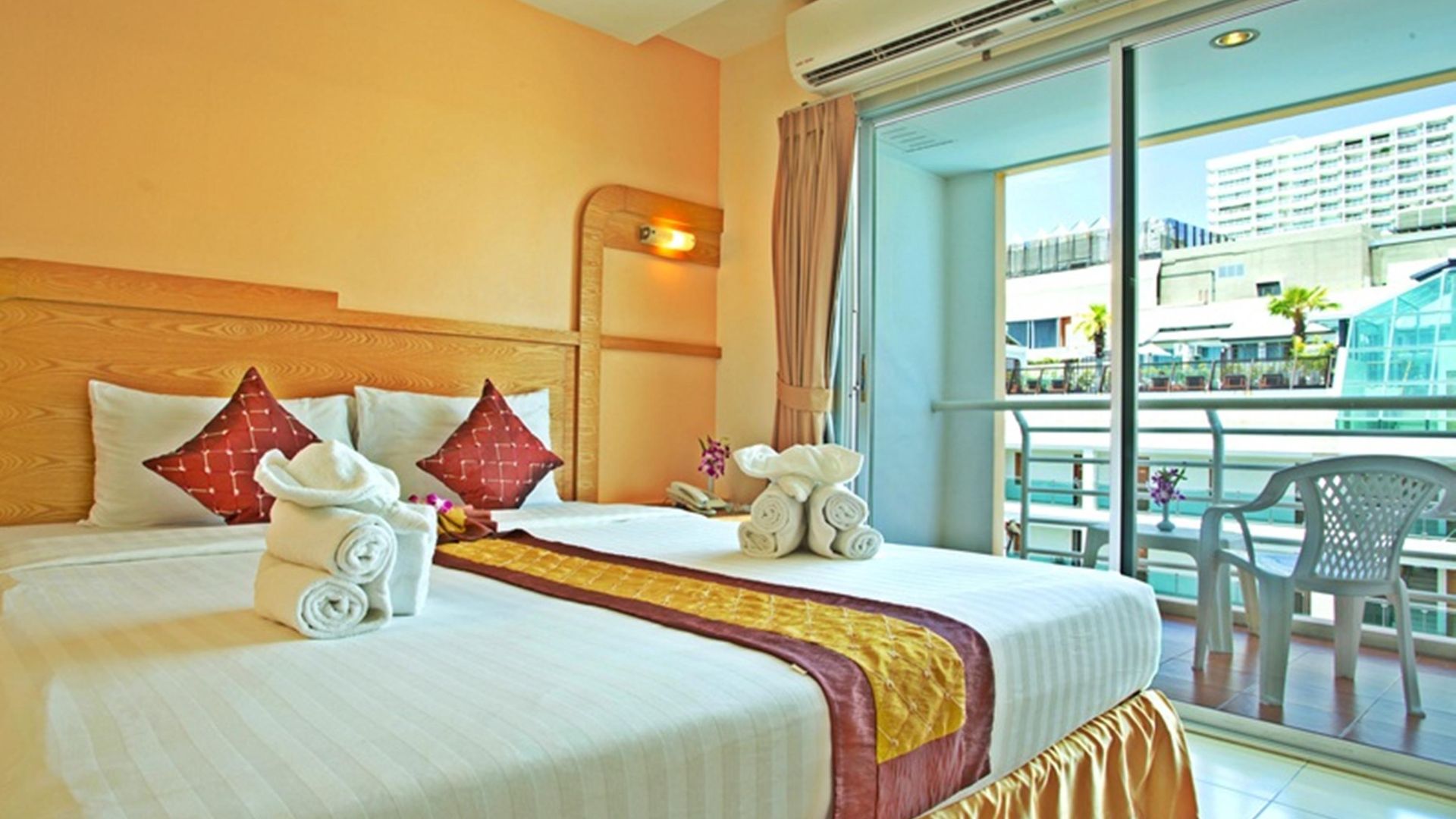 Eastiny Plaza โรงแรม Pattaya