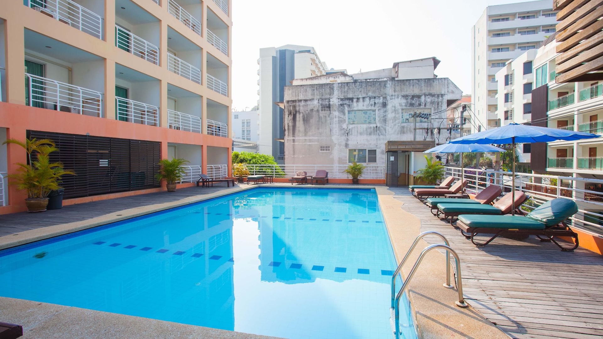 Eastiny Plaza โรงแรม