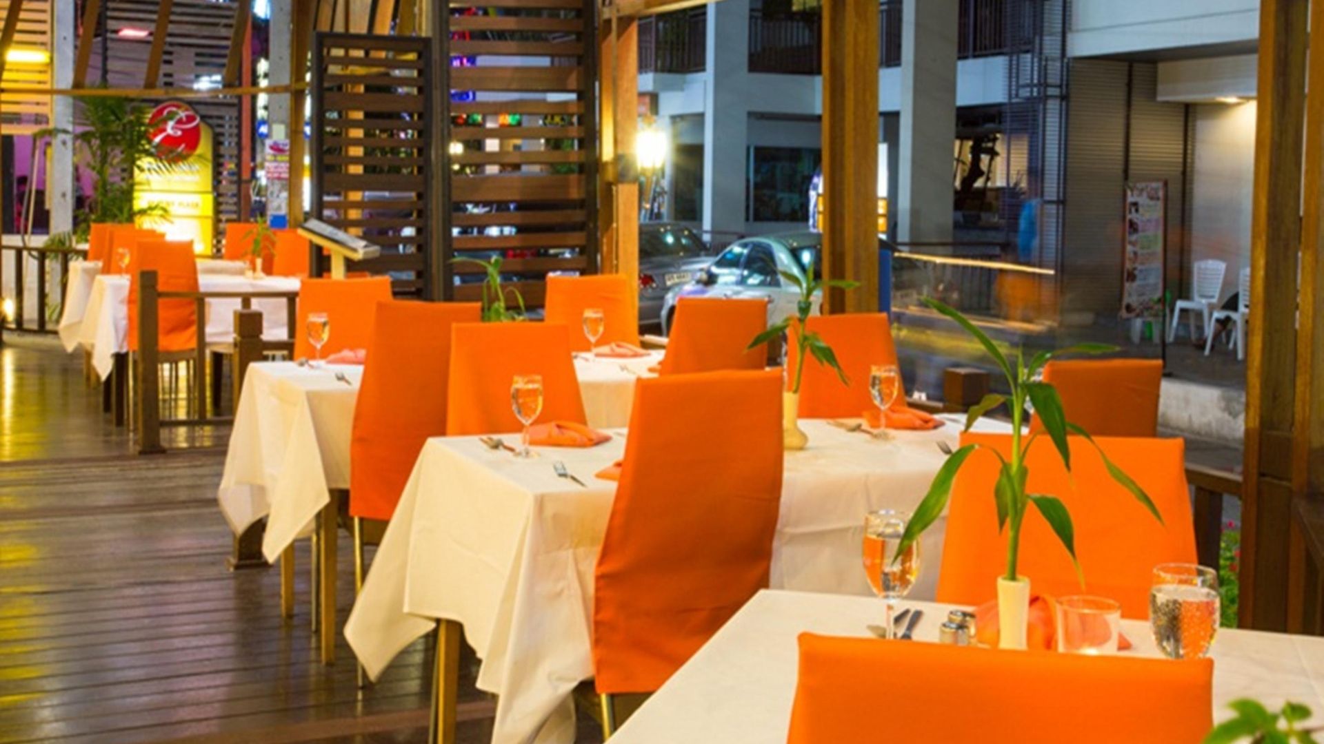โรงแรม Eastiny Plaza