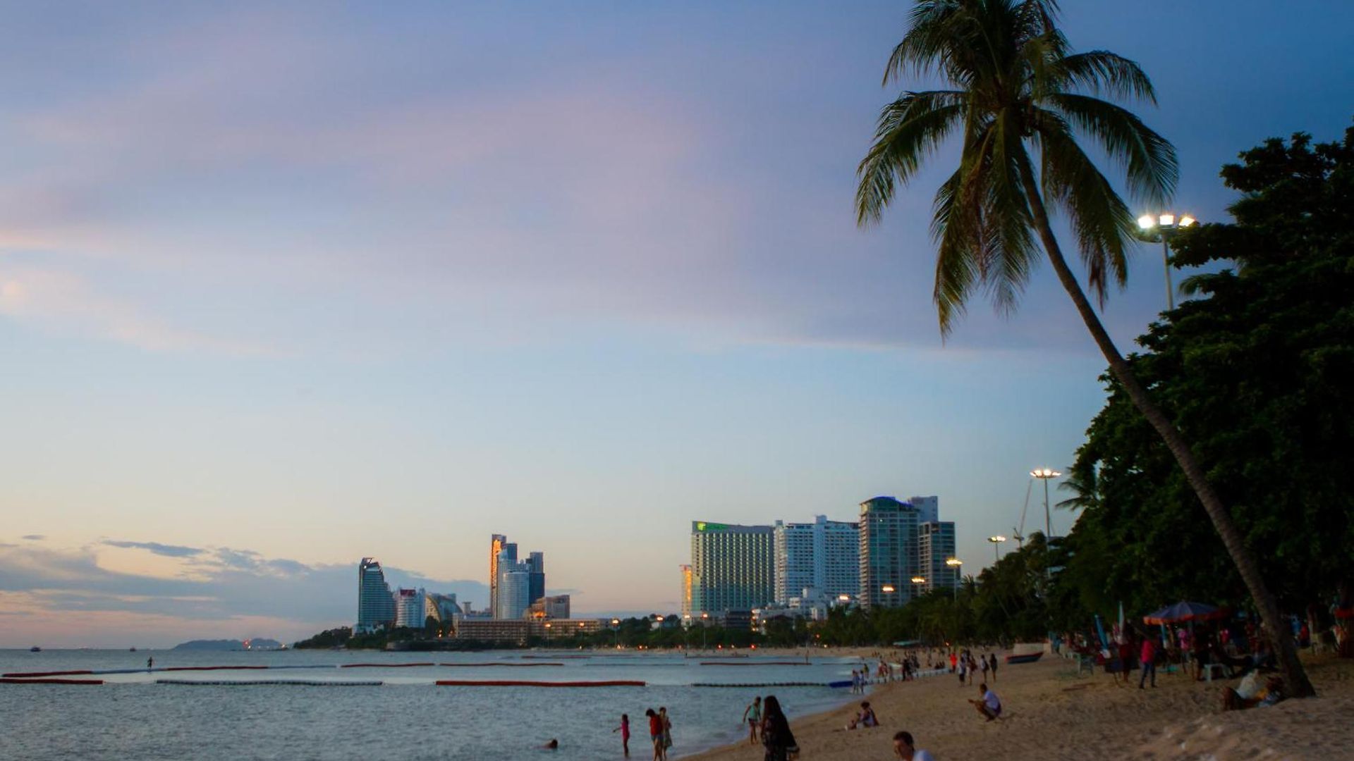 โรงแรมอีสท์ตินี่ Pattaya