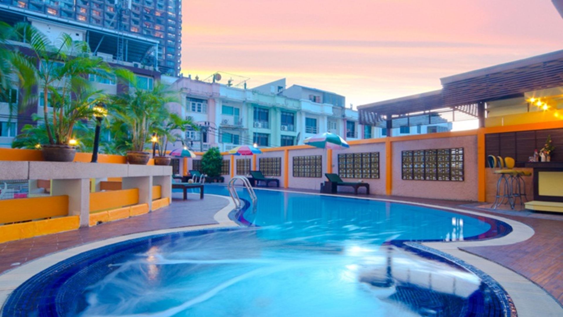 โรงแรมอีสท์ตินี่ โรงแรม