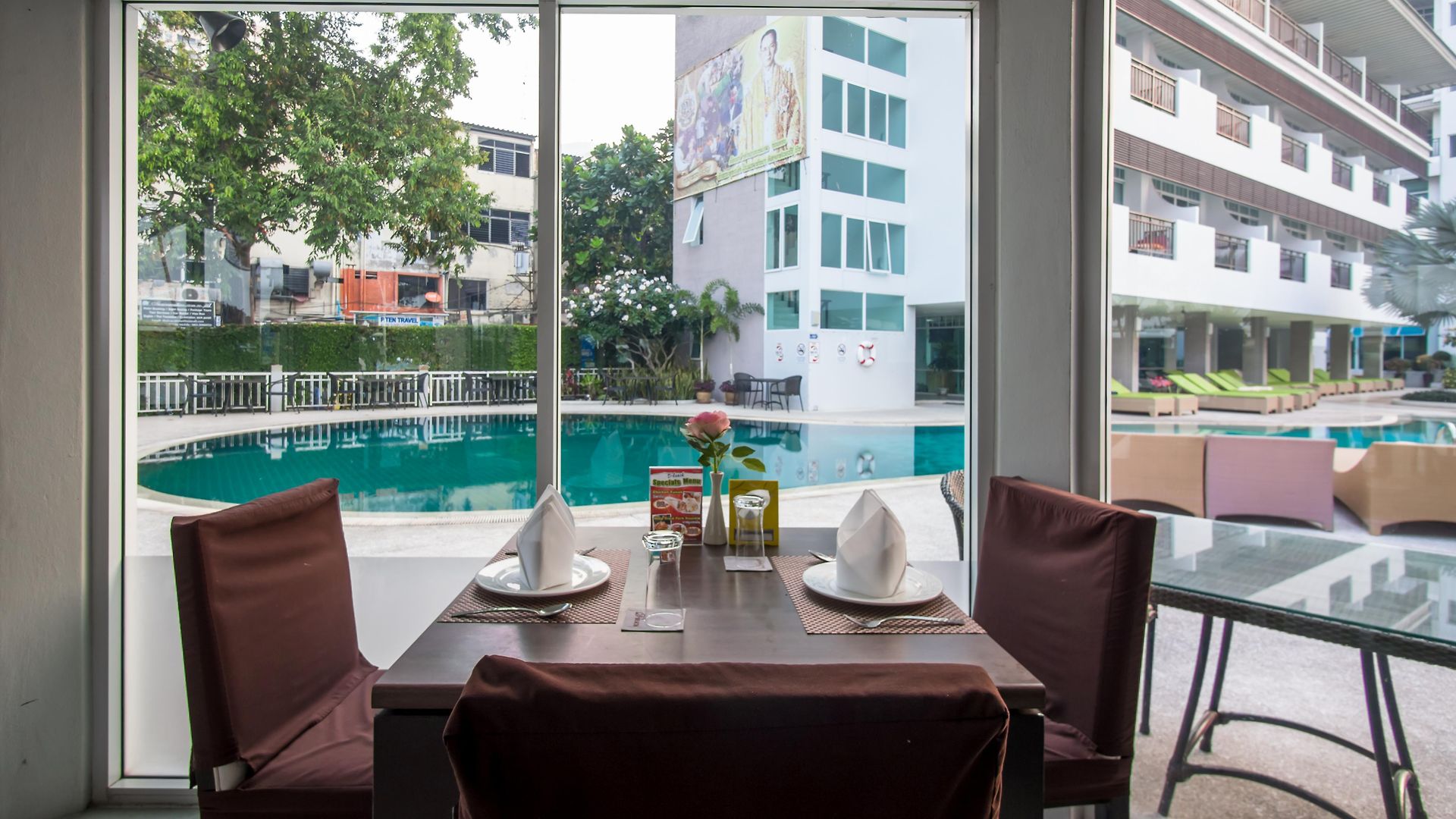 Discovery โรงแรม 4*